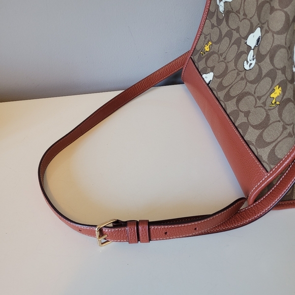 Coach X Peanuts Dempsey Carryall, BNWOT - Picture 11 of 11